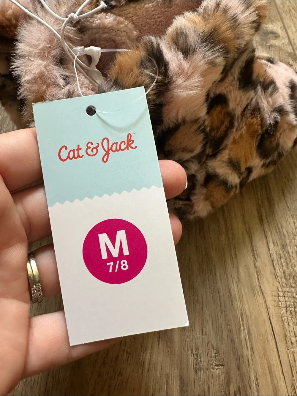 NWT!! Cat & Jack Leopard Print Kids Slippers, Pink Dallas Style, Non-Slip, M 7/8